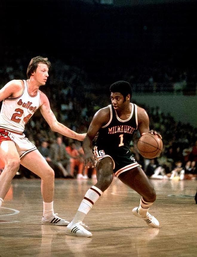 杨毅：放在火箭队里 杜兰特没范乔丹强 范乔丹对火箭太重要了.