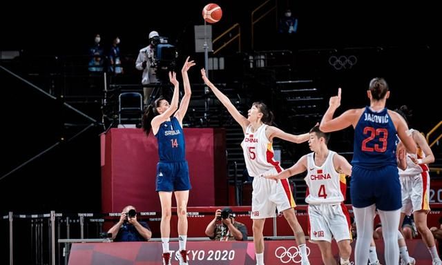 东契奇34+7詹姆斯24分 湖人大胜国王终结三连败